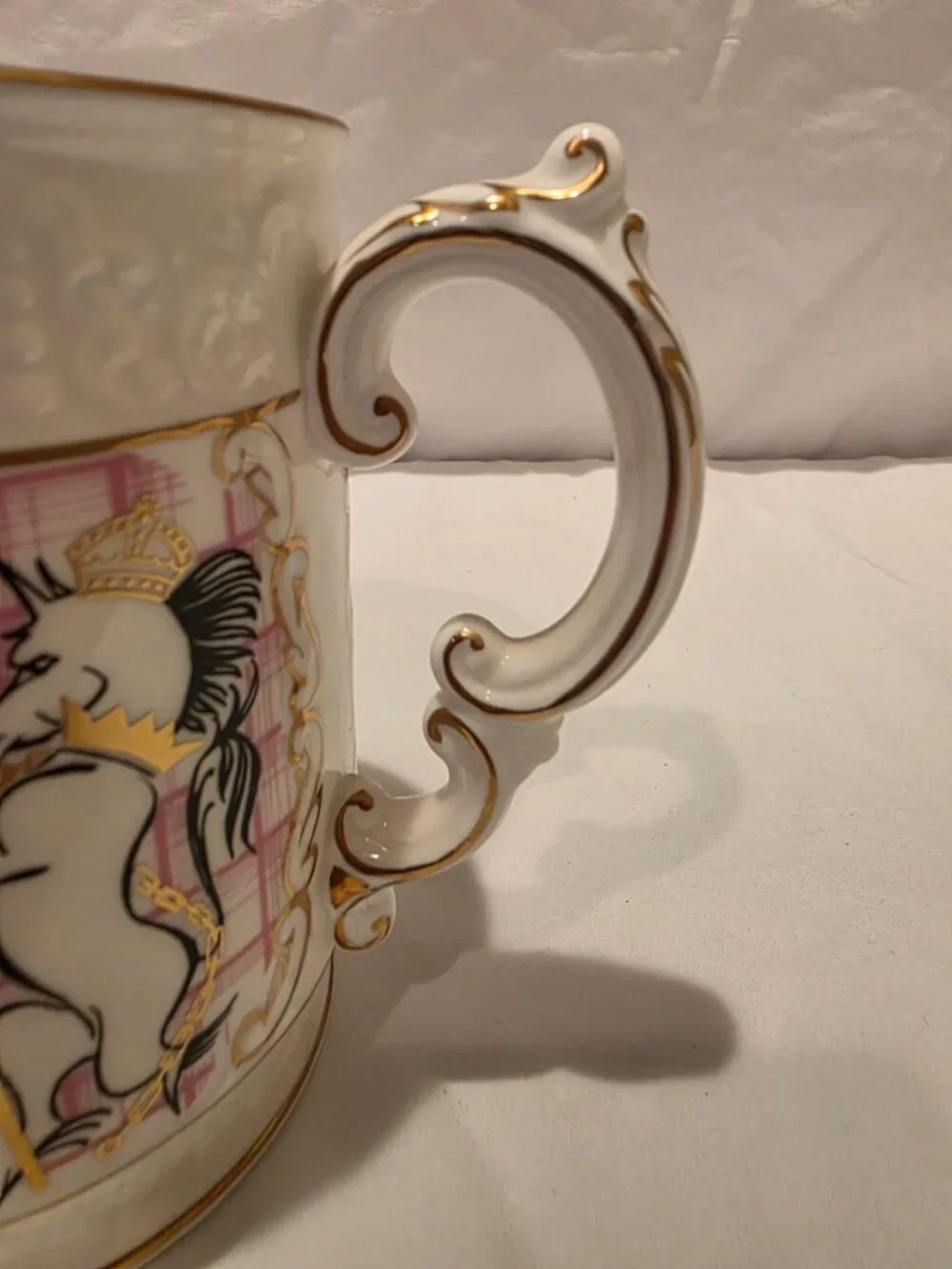 COALPORT ENGLAND VINTAGE THE SCOTTISH SCENE BONE CHINA MUG GOLD GILT TRIM
